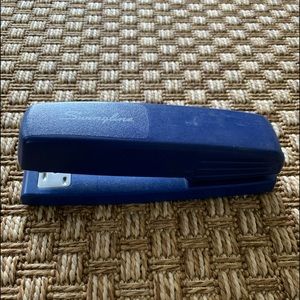 PREOWNED VINTAGE SWINGLINE BLUE STAPLER MODEL 545
